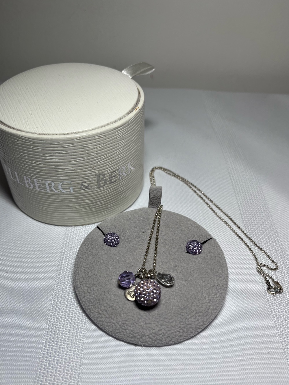 Hillberg & Berk Sparkle Ball 6mm earrings and 20โ necklace
Lavender Mauve
